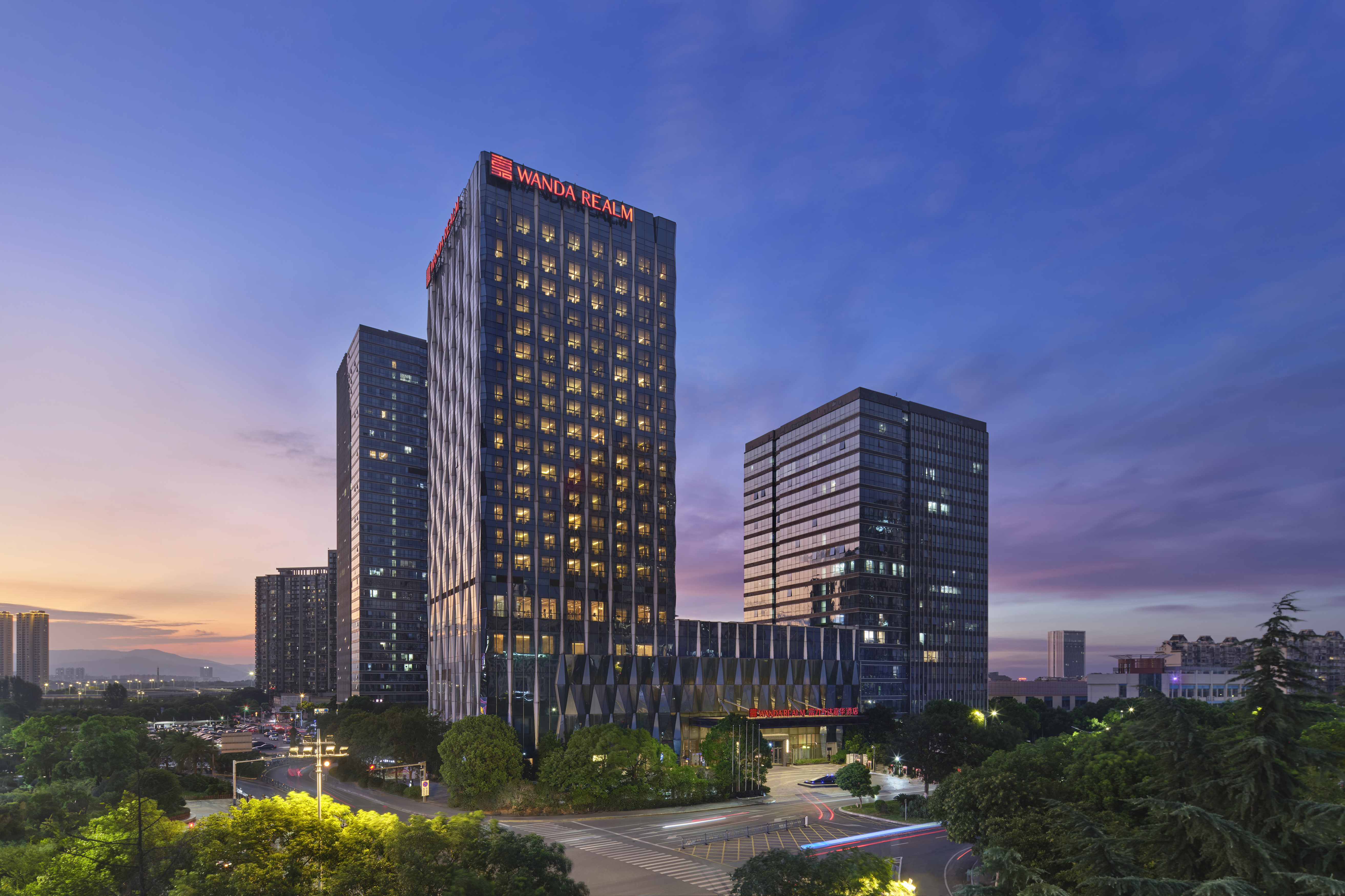 酒店楼体-夜.jpg