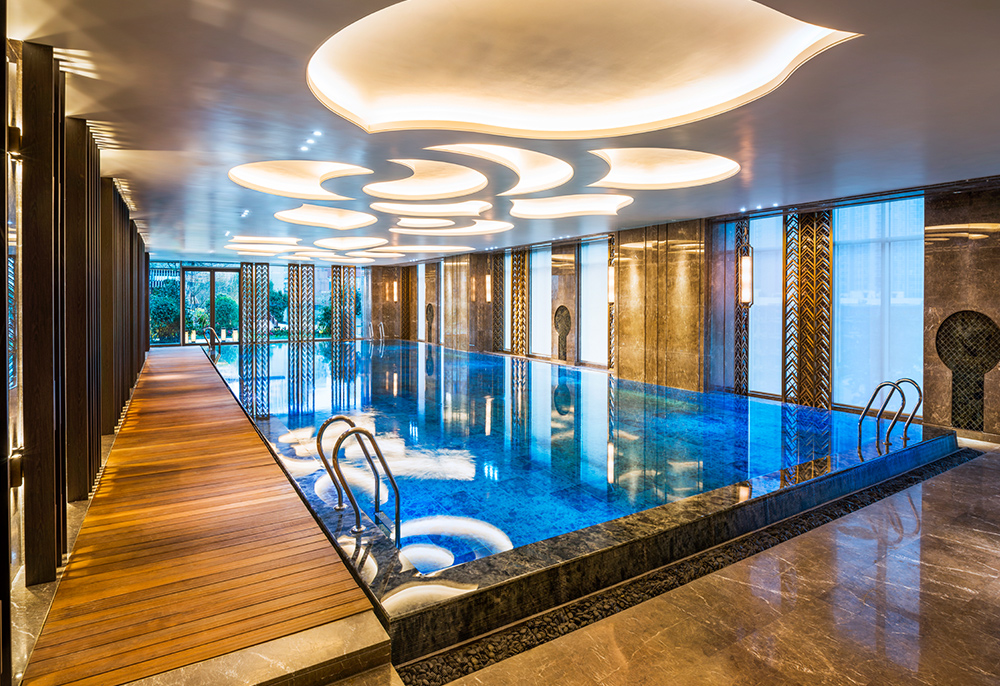 室内恒温游泳池