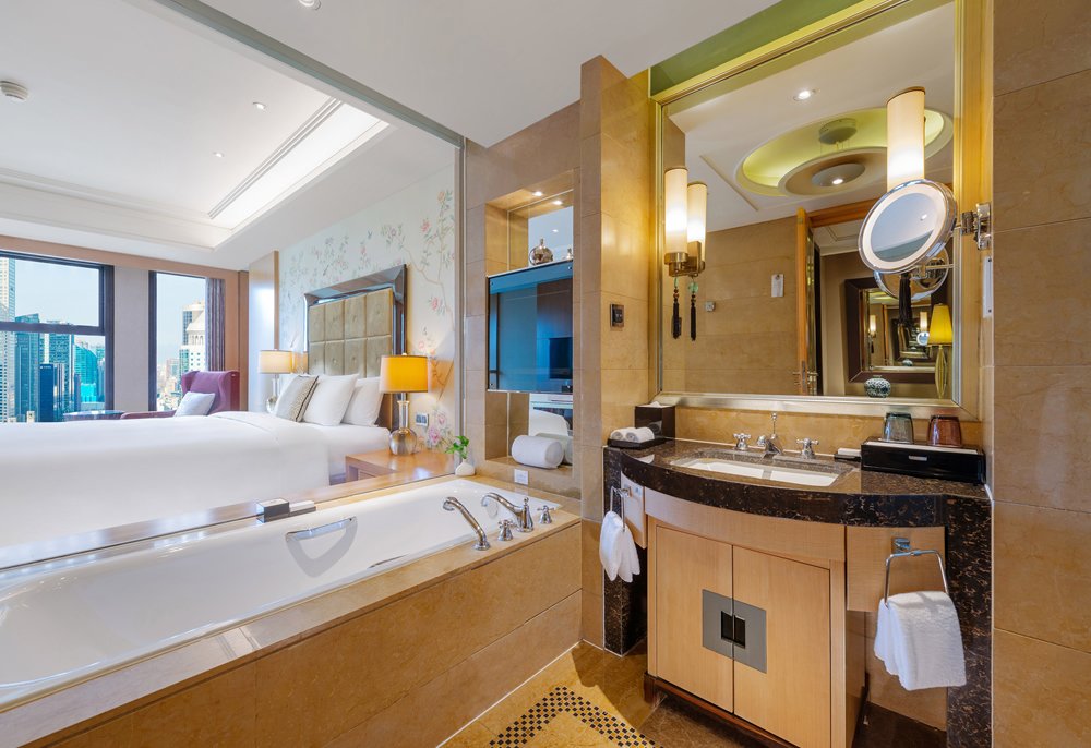 豪华大床房-窗-卫生间